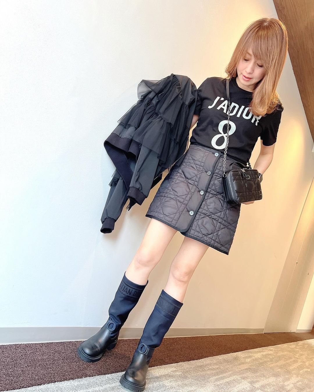 元おニャン子クラブの人気アイドル まさかのミニスカ姿を公開...！「スタイルよくて羨ましい」の声続出