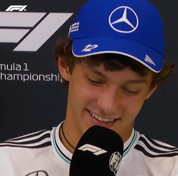 ルイス・ハミルトンが若き後輩に“神対応”？アントネッリとの爆笑シーンが話題に！