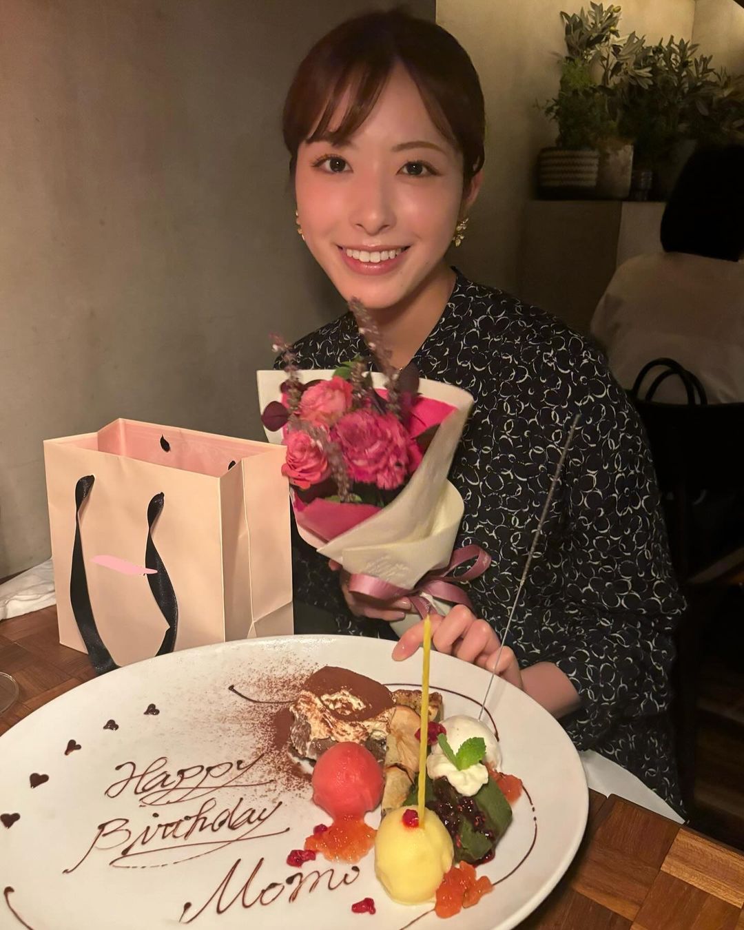 田原萌々アナ、親友たちと祝う26歳の誕生日！