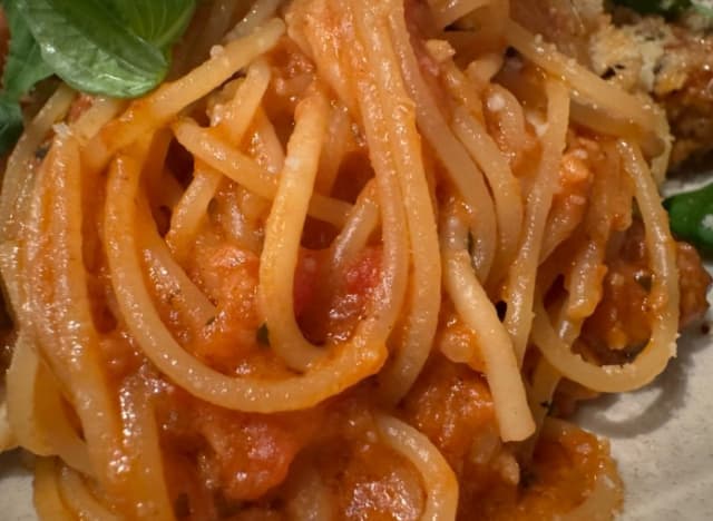 Snow Man佐久間、絶品パスタを堪能！お相手はキスマイ宮田…ではなくまさかの〇〇？！