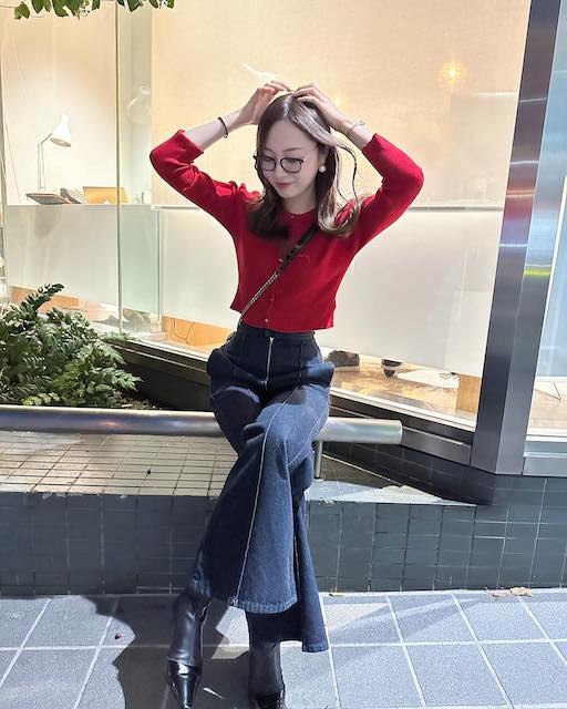 梅澤美波 異次元の細さ⁉️スタイル抜群ショットが公開で話題に😳💖