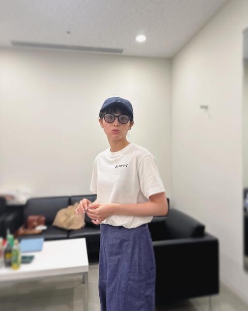 清野菜名が最新ショットを公開😍「Ray BEAMS」とのコラボグッズ発売✨