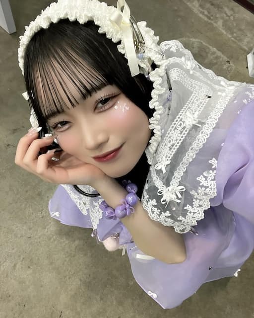 きゅーすと真鍋凪咲が上から自撮りショットを投稿！コメントでは「かわいい」との声多数