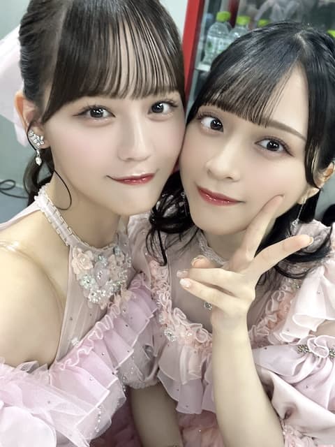 ＝LOVE イコラブ　佐々木舞香　髙松瞳　赤背景2 生写真　コンプ LOVE イコラブ 佐々木舞香 野口衣織 髙松瞳 赤背景2 生写真 1枚