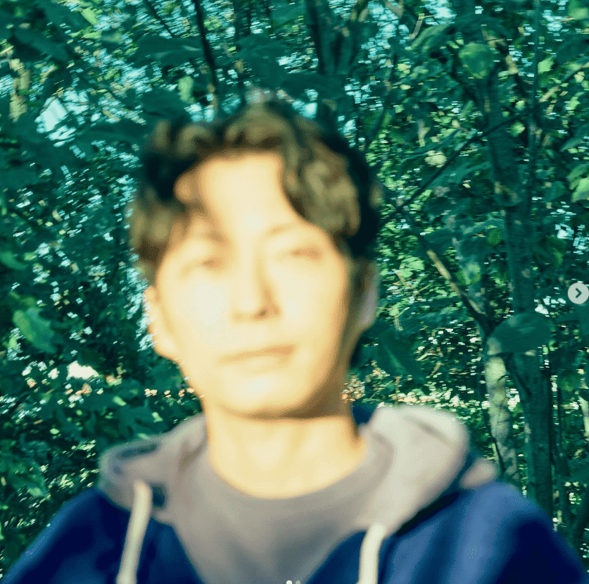 星野源がNEWシングル『光の跡／生命体』のジャケット＆収録曲を公開！