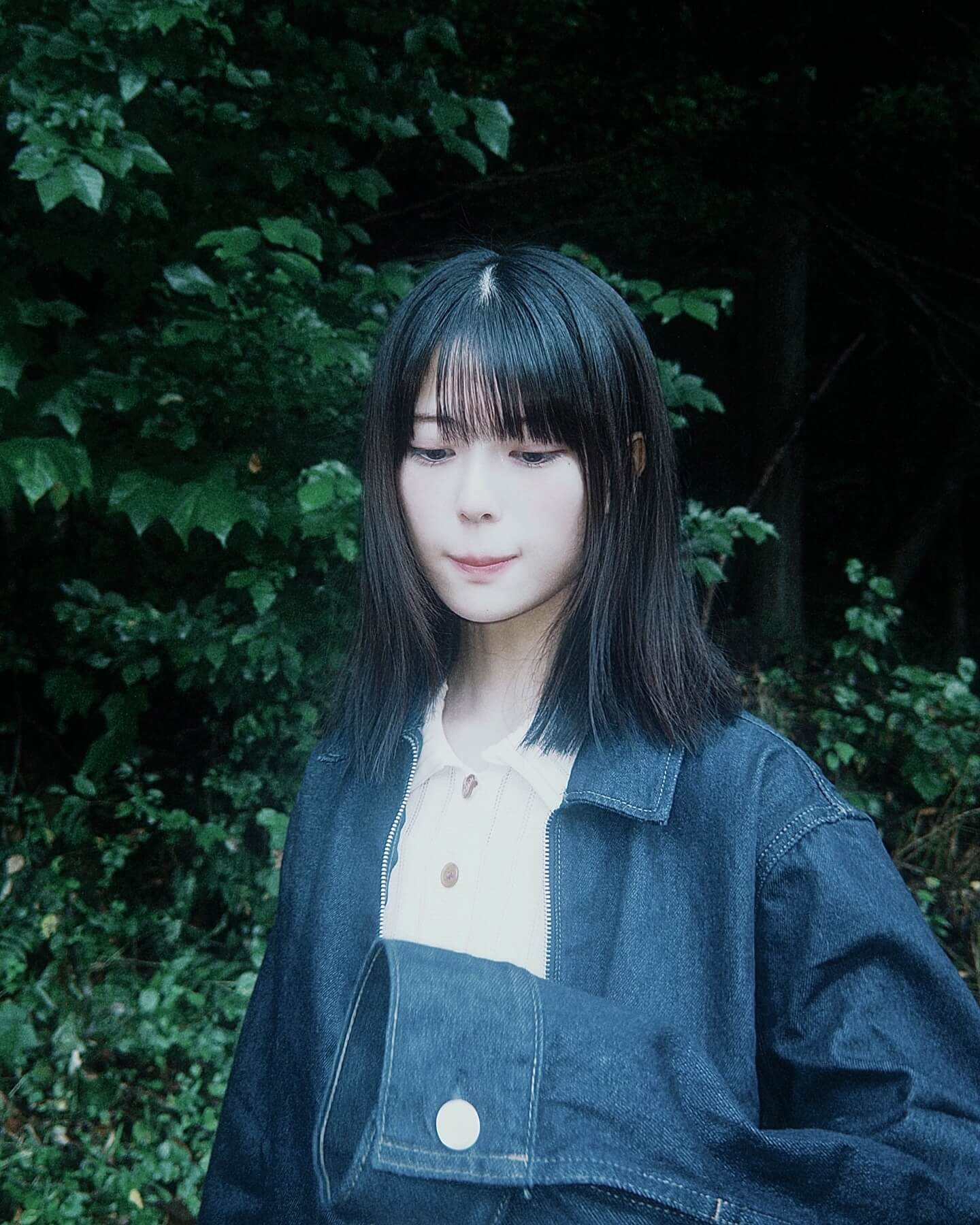 乃木坂46の3期生・岩本蓮加、20歳とは思えないほど大人っぽくて、どこか儚げな表情を公開！