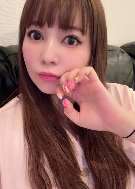 中川翔子がお気に入りのネイルを披露「YouTube撮影いてきます」