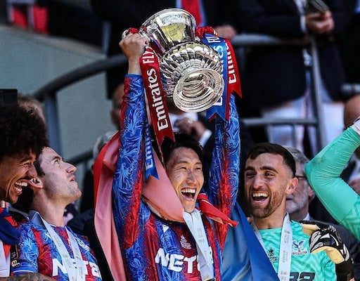 「キャリアで最も困難なシーズンだった でも...」鎌田大地がFAカップ初優勝に歓喜