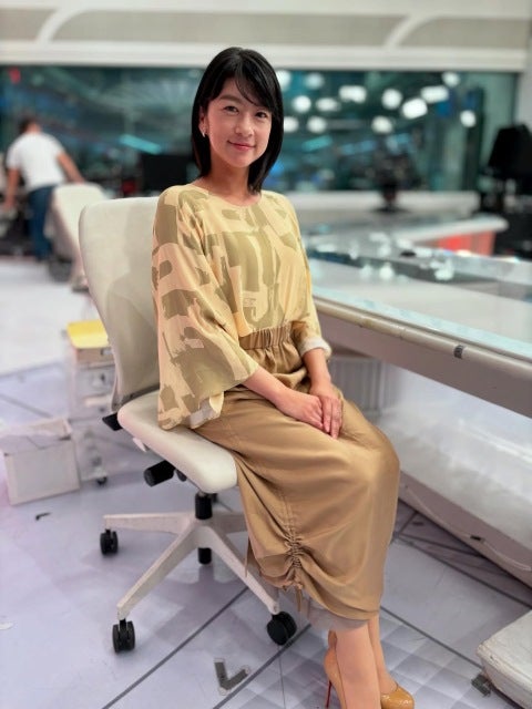 生野陽子、上品ワントーンで魅了。スタジオに春の空気と微笑みを届ける