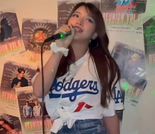 「これ着てるだけで東京駅でモテた」野球美女子、大谷翔平のユニフォーム着用フォト＆ムービーを披露！「めっちゃ可愛い」