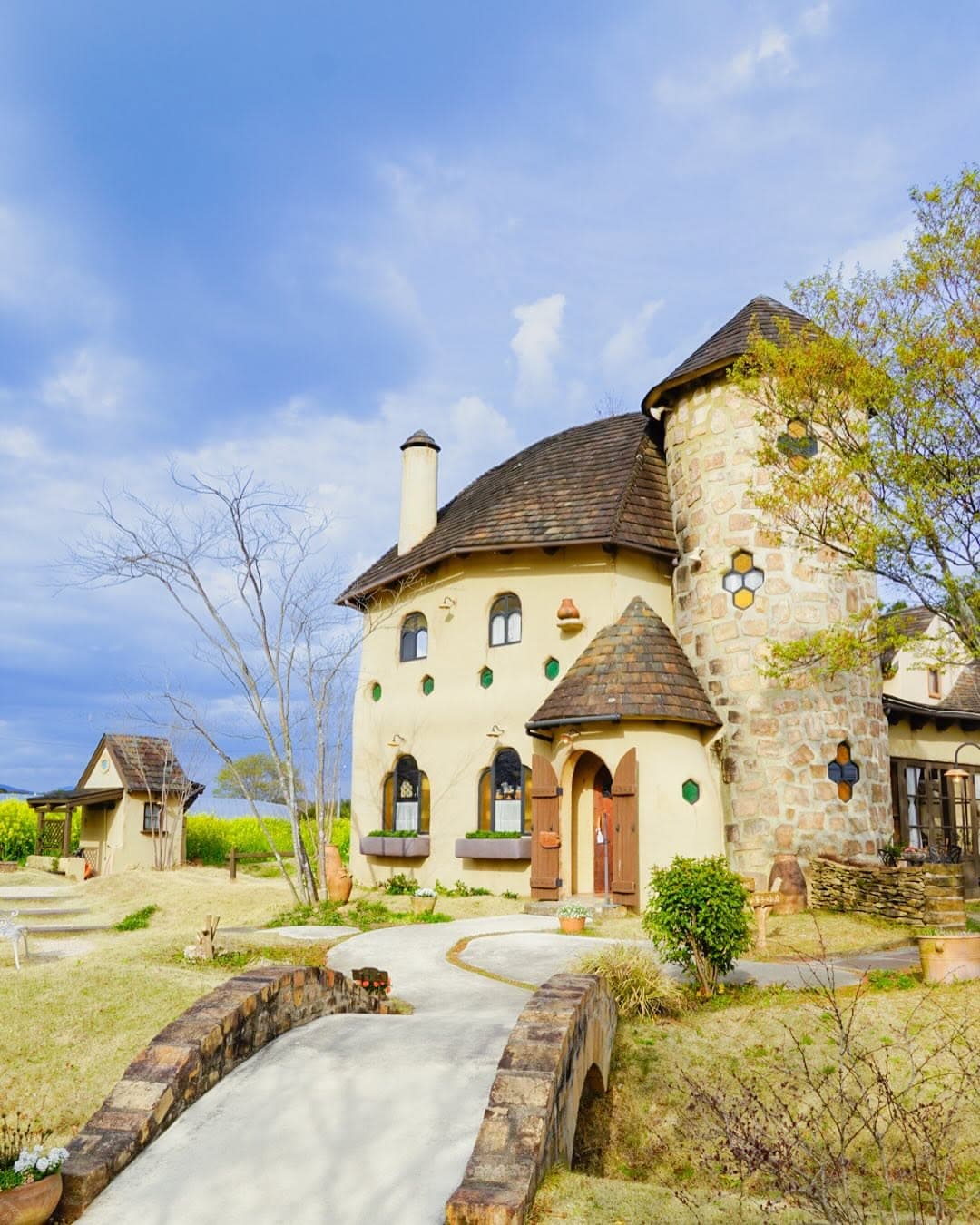 尾形杏奈、オシャレなカフェを満喫。行ってみたいと話題に！