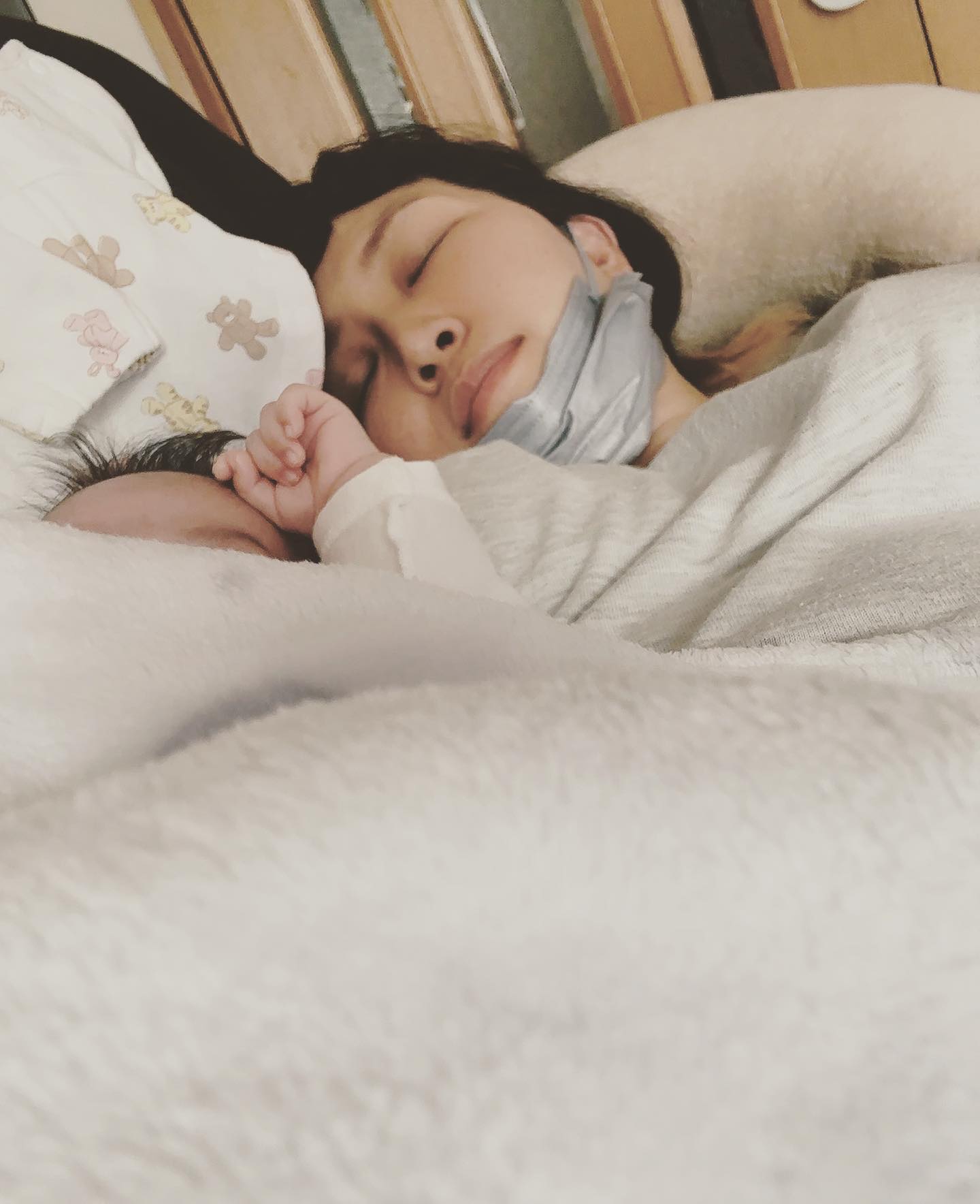 丸山桂里奈、娘と昼寝をした写真をアップ📸「いい寝顔😄」