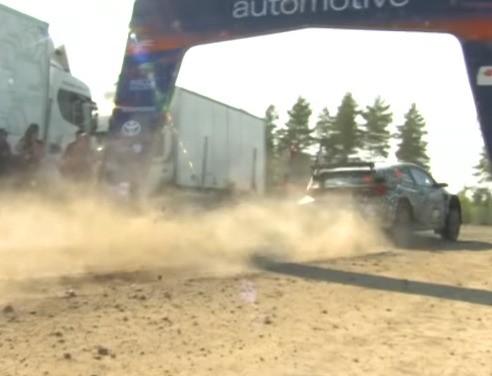 まさかの展開！WRCマシンに“特別ゲスト”が同乗、そのリアクションが話題に！