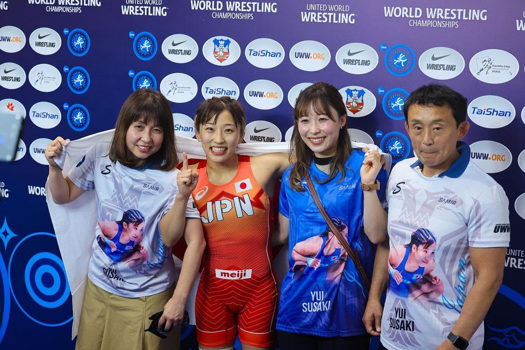 須﨑優衣「This is my Family👨‍👩‍👧‍👧🥇🧡」家族へ感謝伝える✨