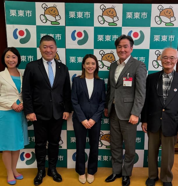 卓球・成本綾海　滋賀県栗東市の竹村市長に表敬訪問