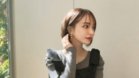 「グレーと黒しか着てないw」サキ吉、友人との私服ランチショットに美しさ爆発！