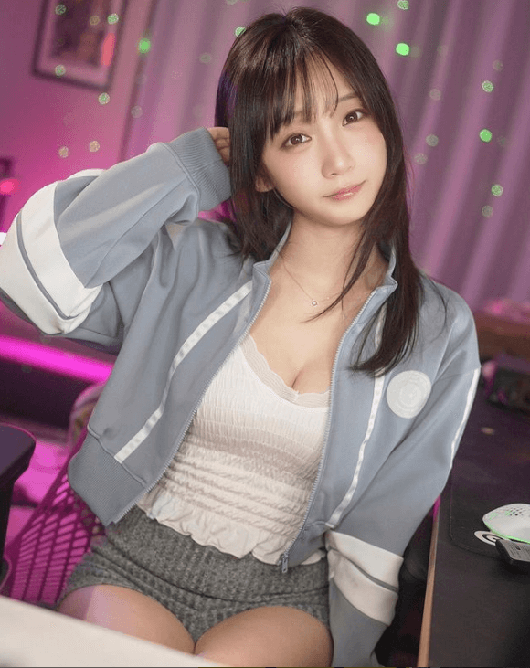 「生きててよかった」伊織もえ、心もきゅるんとする「きゅるん！」な大胆ショットを公開！