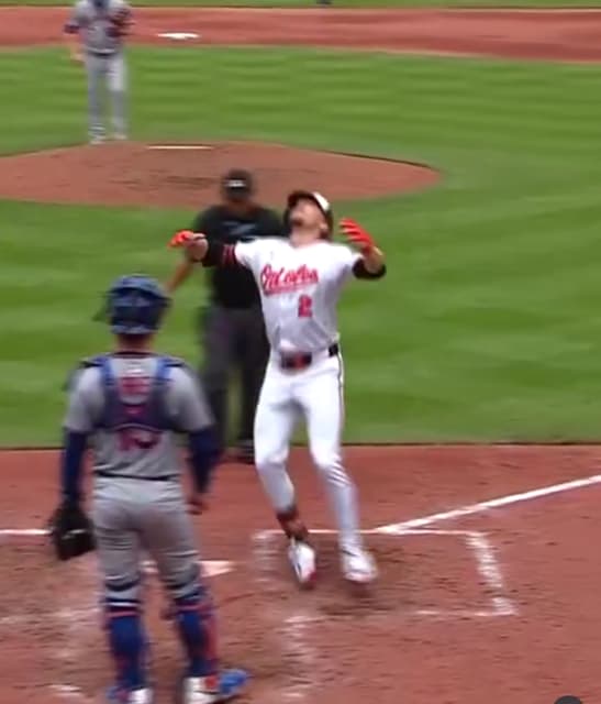 オリオールズのガナー・ヘンダーソン、1点を追う8回裏に代打で逆転2ランホームラン！！