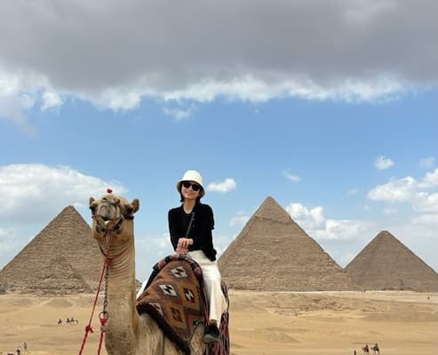 「存在感が圧倒的で、唯一無二でした」宇賀なつみがピラミットとのショットを公開！