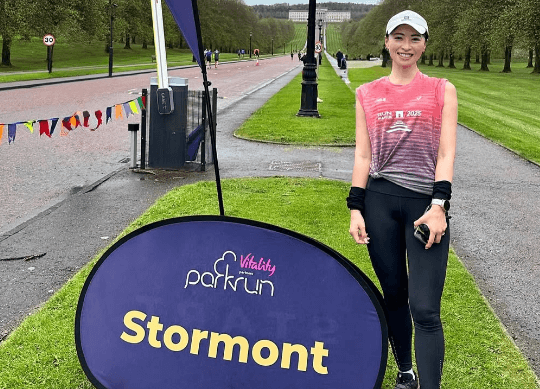 「ナイスラン！」美女ランニングタレント、北アイルランドで見せたパークランショットにファン歓喜！