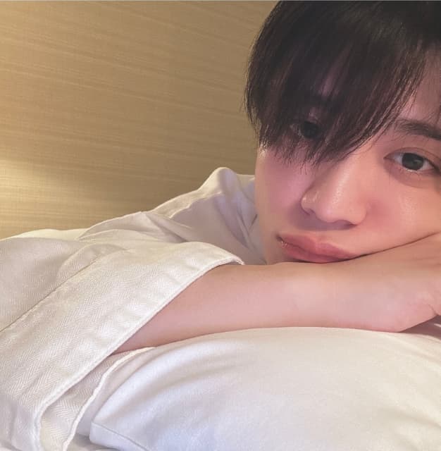 松島聡の少し眠たげな表情に「ため息でちゃう癒し🌳おつかれさま🥰」