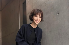 安田美沙子、春色バッグをアクセントに大人カジュアルコーデを披露