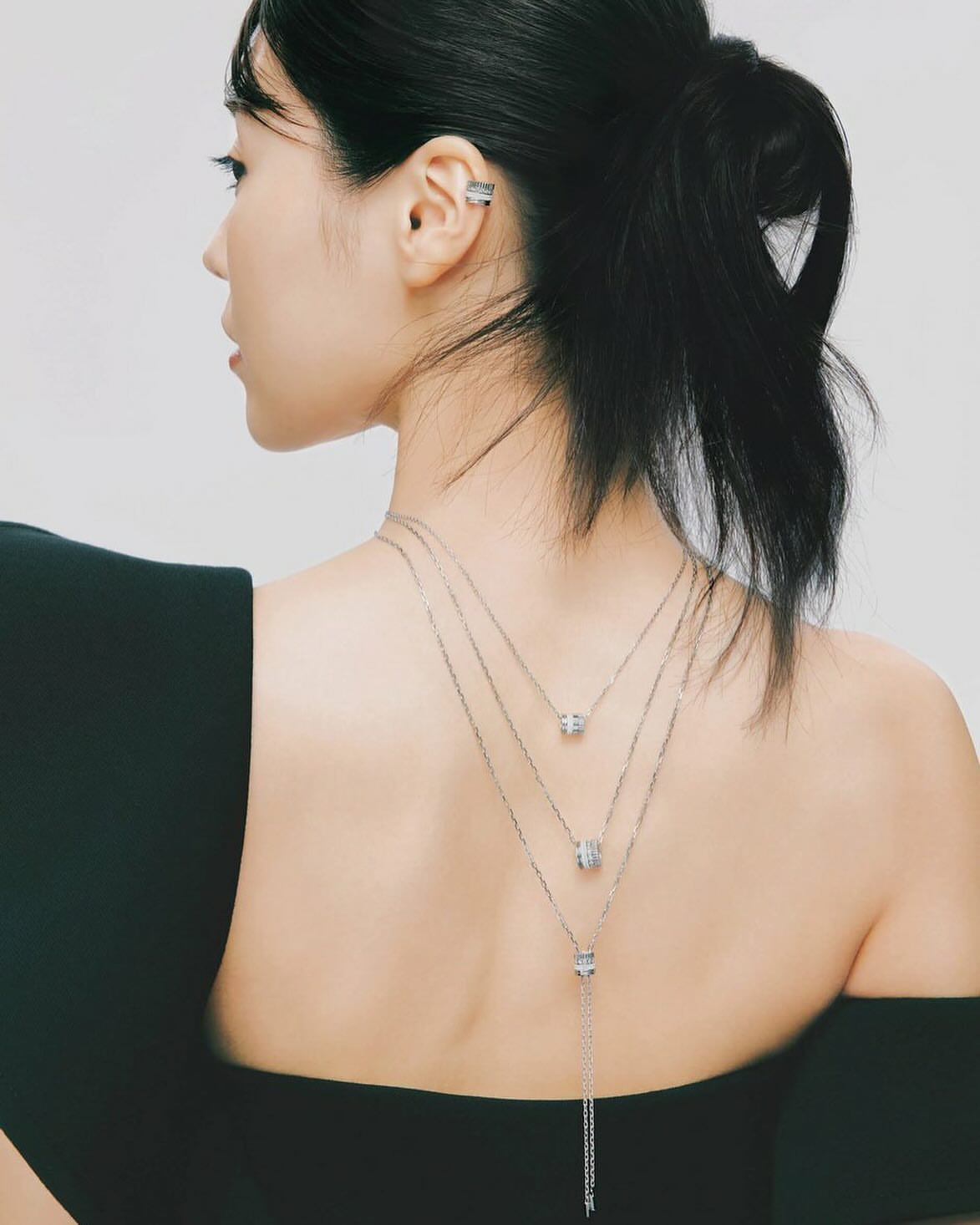 有村架純、背中パックリ大胆なドレス姿に賞賛の嵐「なんて美しい背中」