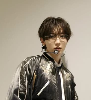 眼鏡も華麗に掛けこなす！Travis Japan・七五三掛龍也の最新オフショットにファンメロメロ！