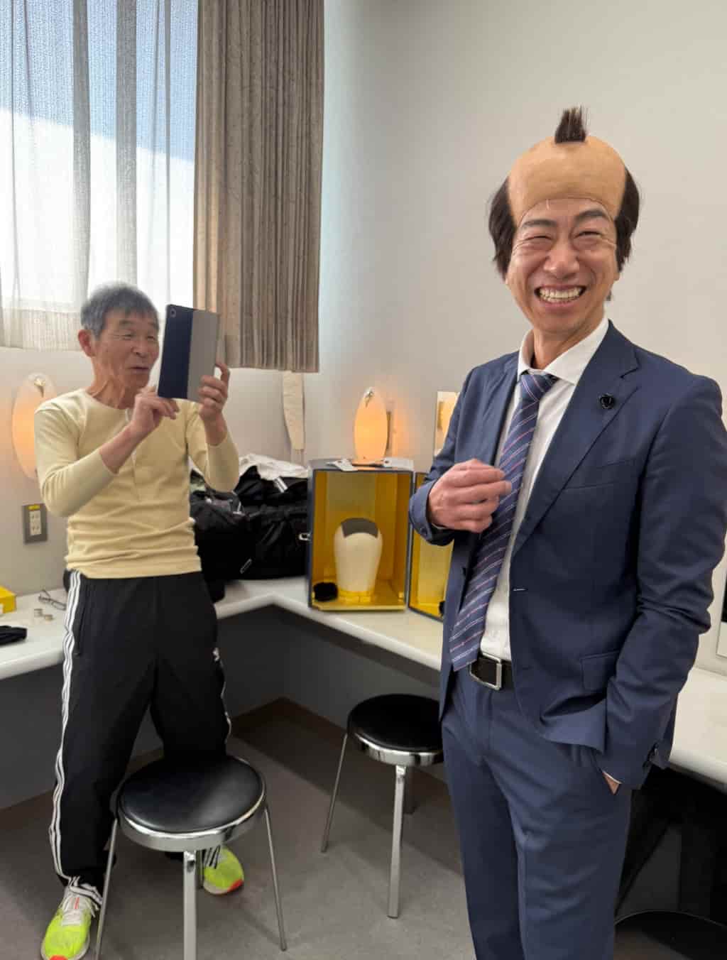 テンダラー浜本、51歳の誕生日を迎え間寛平とのユーモラスな写真を公開