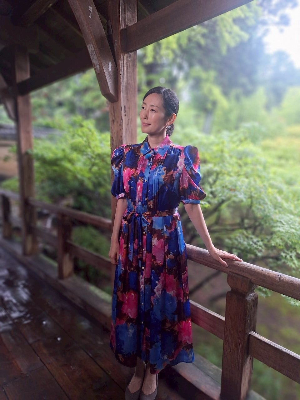 木村多江が気品あふれる“京都旅ショット”を公開！