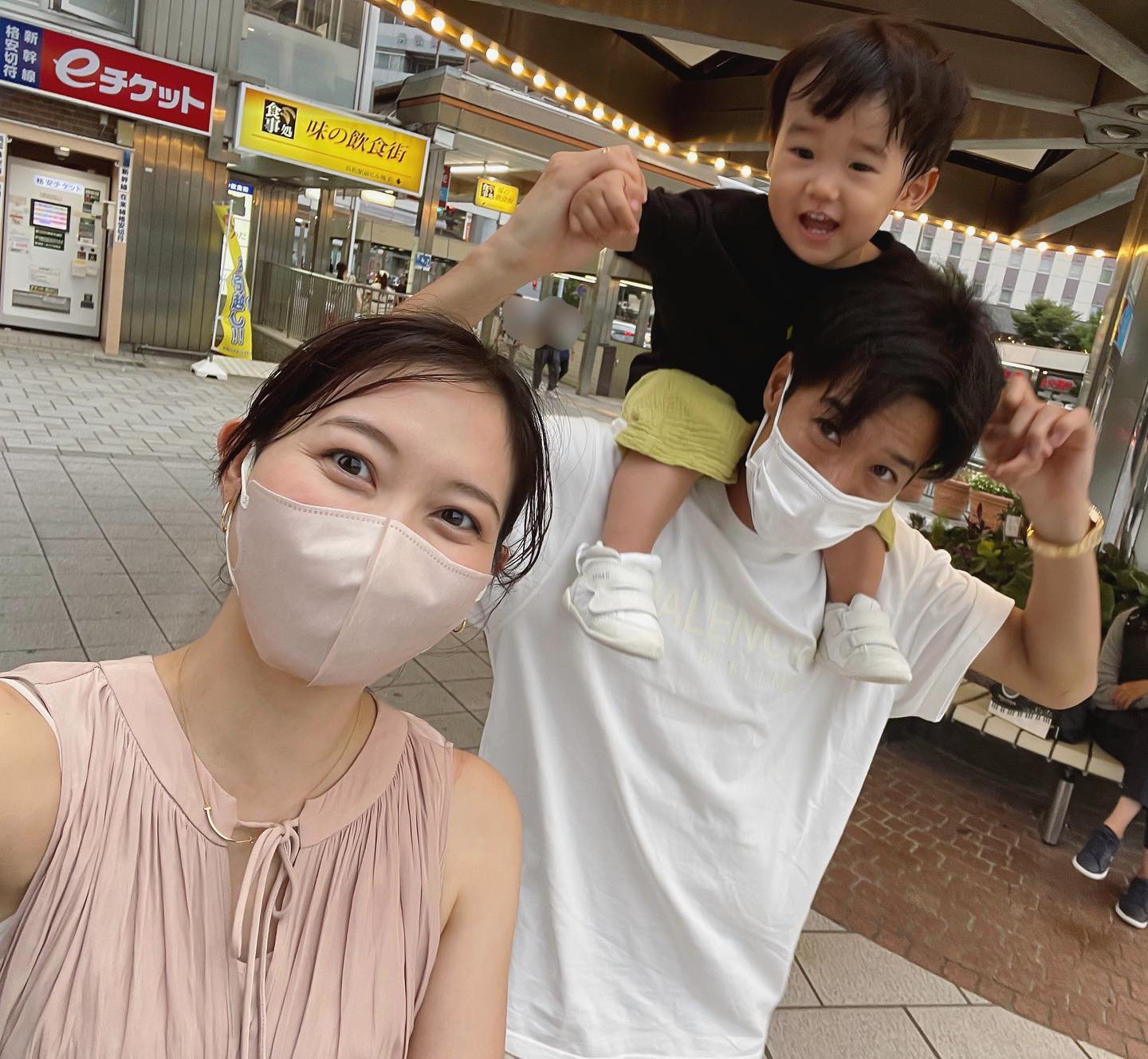 久冨慶子さん「何でもない日の大津家👨‍👩‍👦」ショットに大反響✨「見るだけでほっこりします😊♥️。」