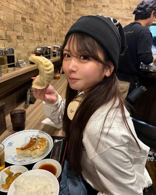 水瀬琴音、顔の半分くらいある