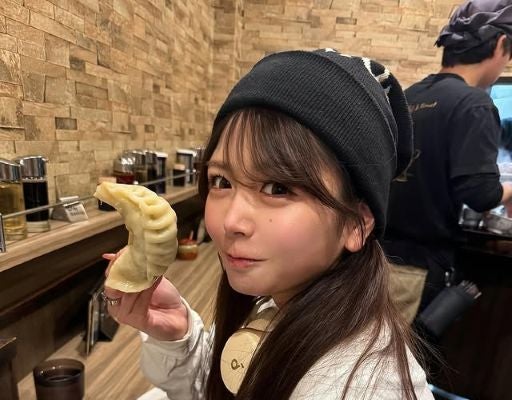 水瀬琴音、顔の半分くらいある