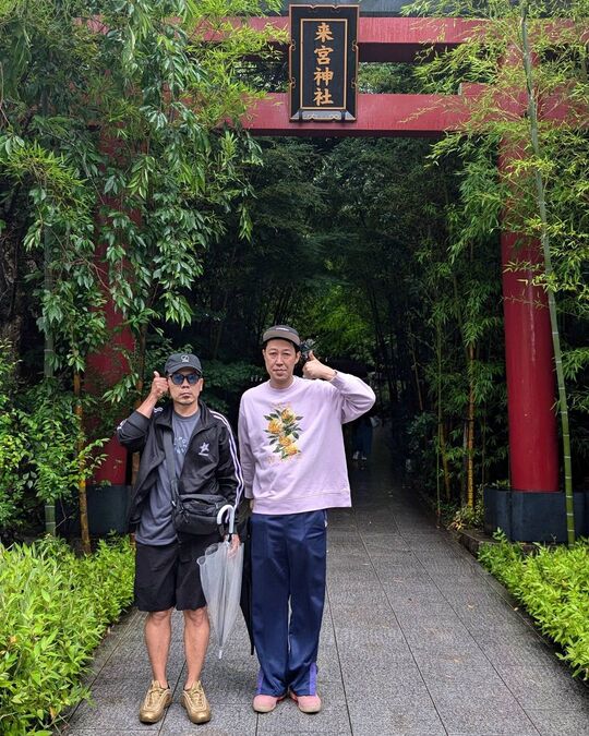 天竺鼠・川原 小籔との2ショットを公開「#イタリアンを神社で挟むボケ」