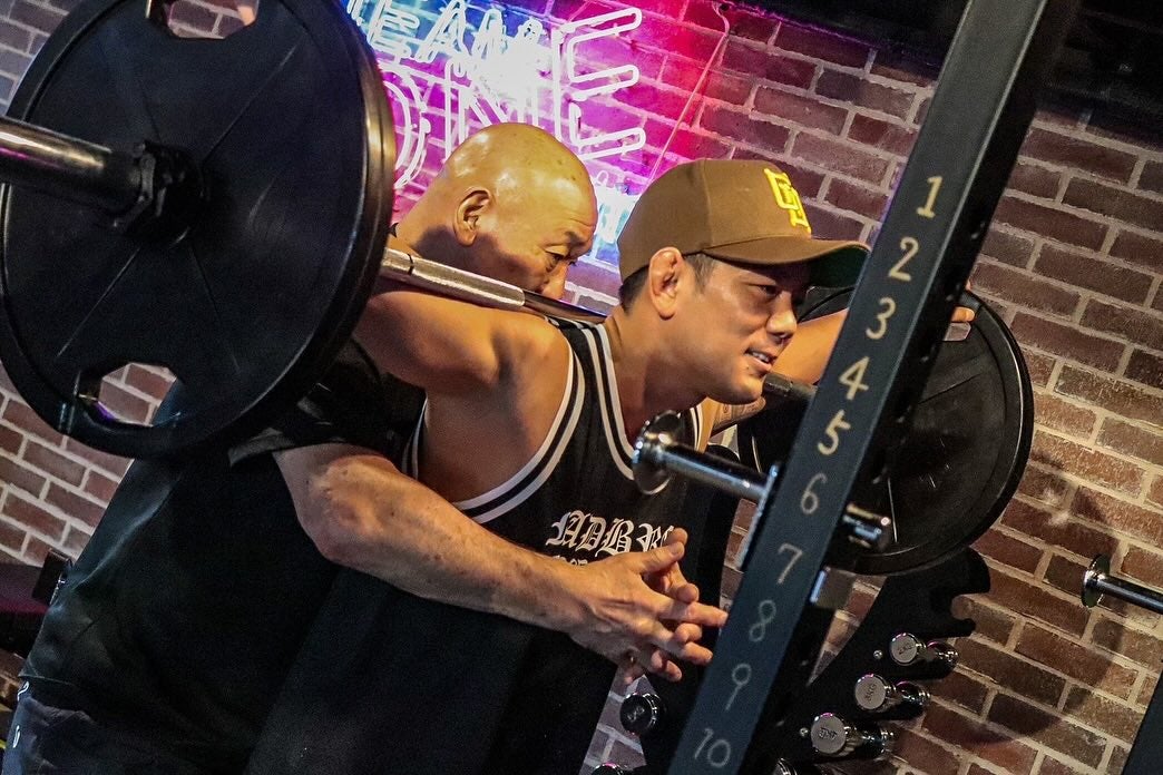 皇治 和田トレーナーとのトレーニングをファンに報告「金玉と内股　鍛えてもらった。」