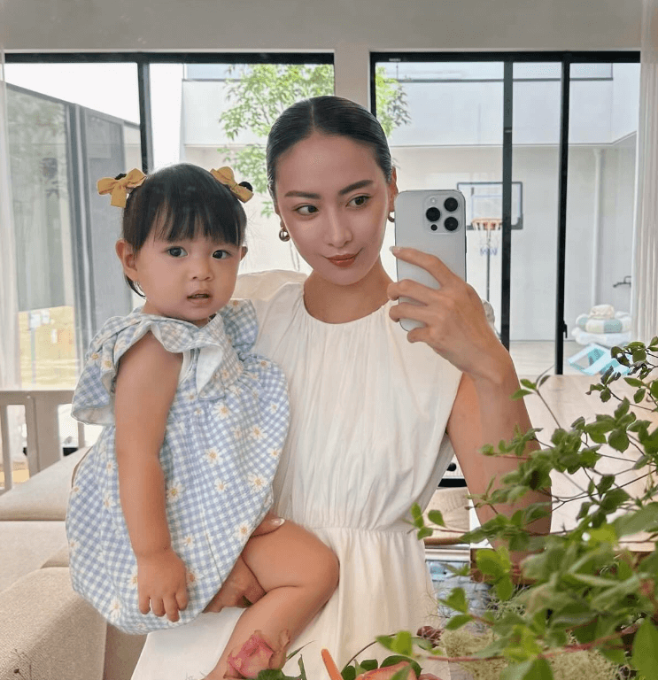 ソン イ、夏の疲れをスキンケアでリフレッシュ！ビタミンC美容液で肌をいたわる