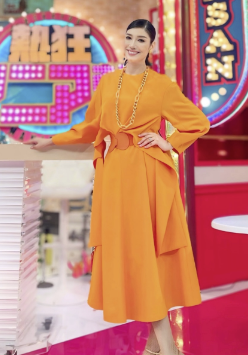 アンミカ、TBS番組で「熱狂マニア」の魅力を熱弁！オレンジの衣装で元気いっぱいに出演中！！