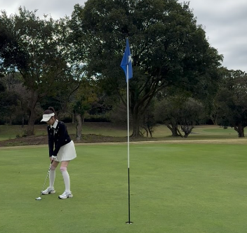 前田希美、初ゴルフコース挑戦！「可愛すぎる！」と話題沸騰