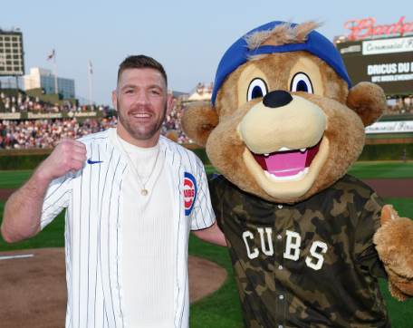 UFC　話題沸騰！UFC王者ドリカス・デュ・プレシがWrigley Fieldに降臨！