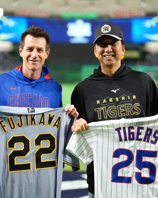 阪神・藤川球児監督が古巣カブスのカウンセル監督とツーショット！