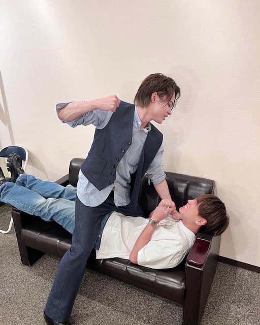 上田竜也が後輩・小山慶一郎を返り討ち！？💥「小山くんが嬉しそうに見えるのは気のせいかな？笑」