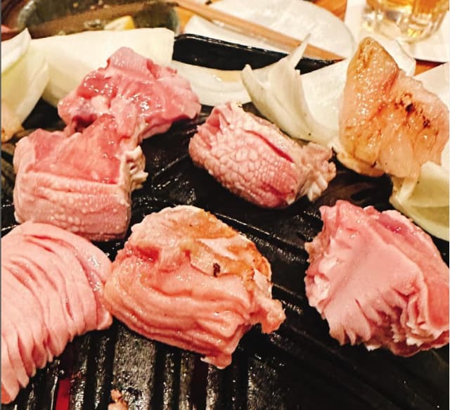 お笑いタレント 有吉 羊のお肉を食べる！「美味しそう🍖❤️」