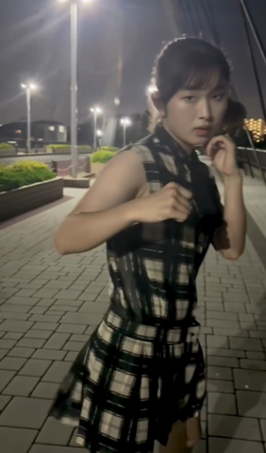 ミニスカひらりで