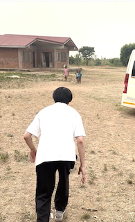 櫻井翔が逃げられる!?ガーナで現地の子どもたちと触れ合うも…