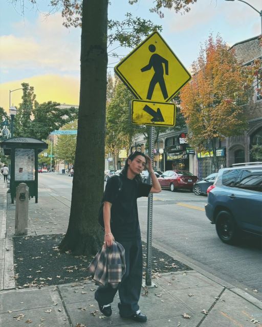 「様になり過ぎ」Travis Japan松田元太のシアトル街中ショットがカッコ良すぎる！