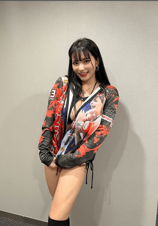 ラウンドガールSAORI「このパーカー着ていこ！」披露した美麗美脚ショットにファン悶絶！