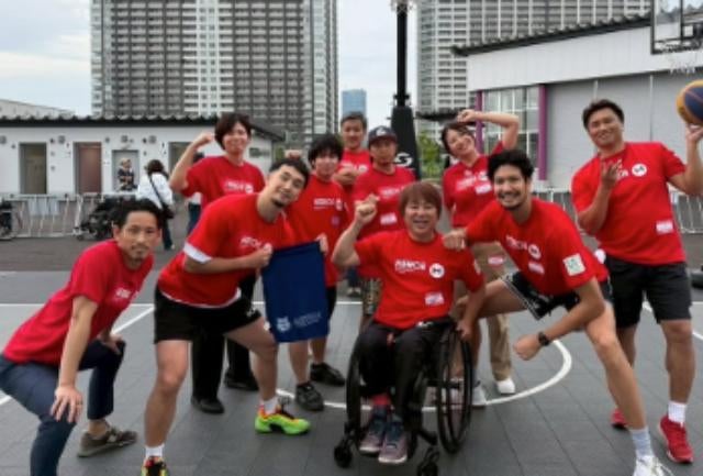 ラグビー・大西将太郎、HEROESメンバーと共にセンターポール10周年を祝福