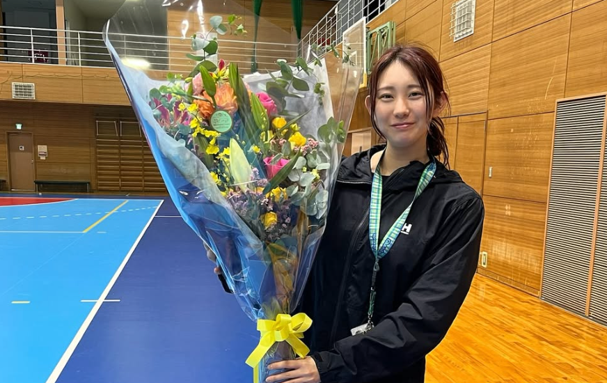 女子ハンド・BLUE SAKUYA守護神・宝田希緒が花束とともに感謝綴る