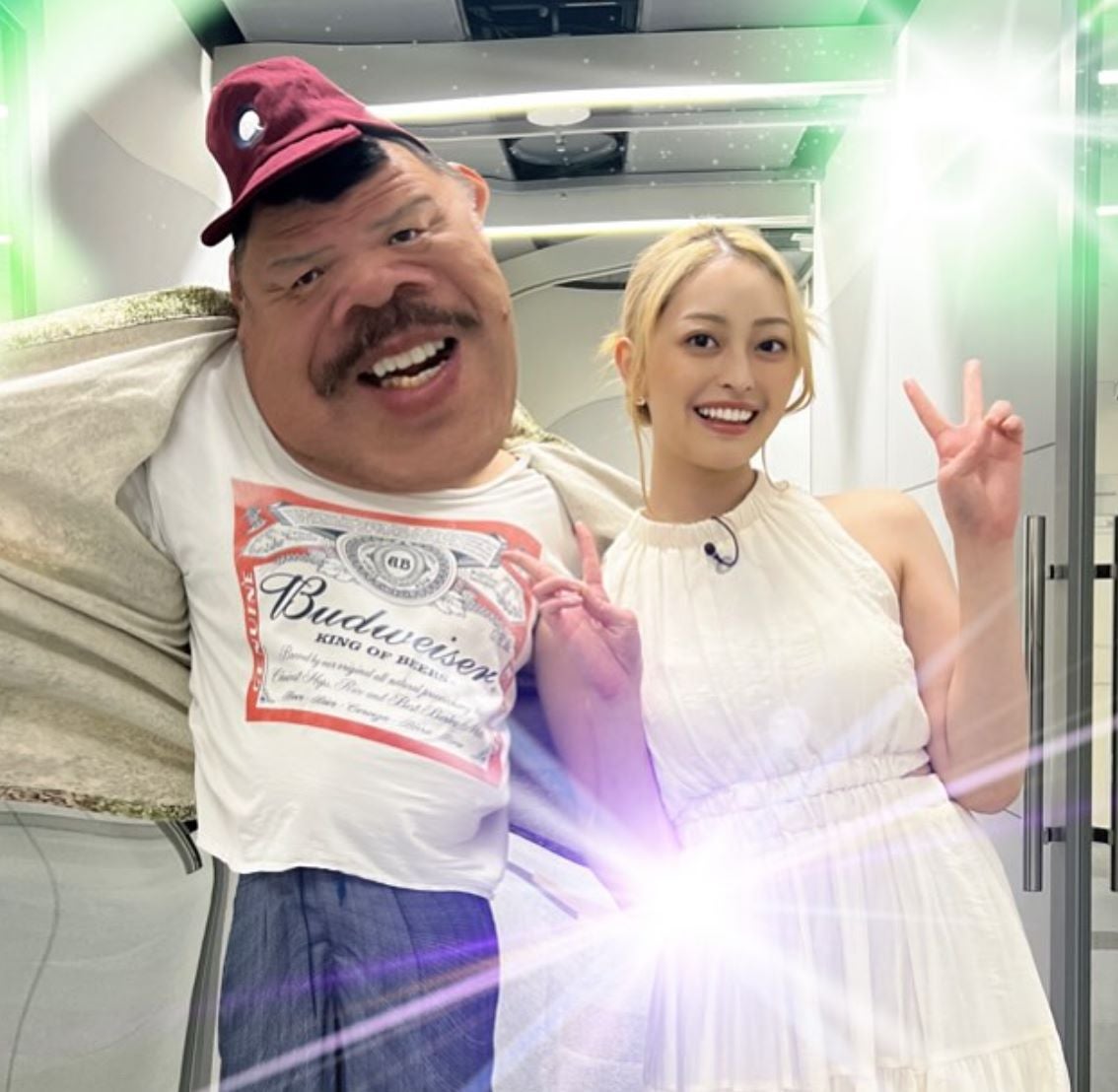 「怖いて」くっきーワールド全開で女優との2ショット公開