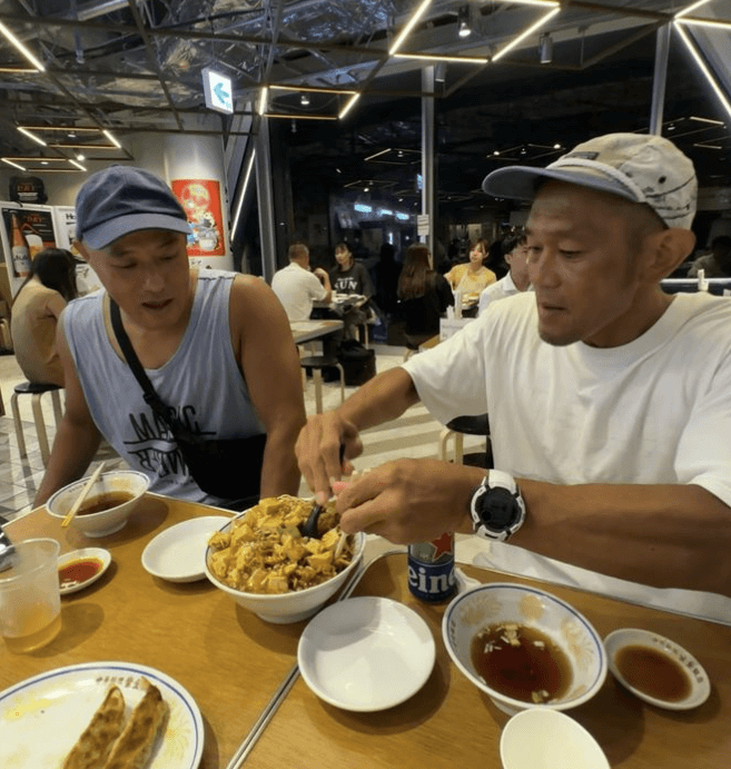 佐々木明、格闘技とサーフィンが交差する夜のひととき - 原宿での出会い
